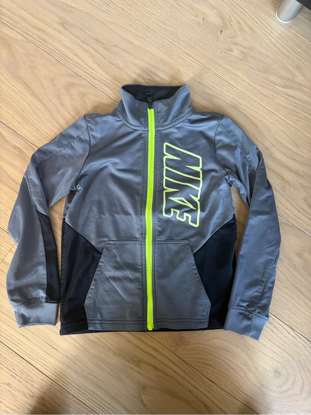 Nike zippered athletic jacket - size 6-7